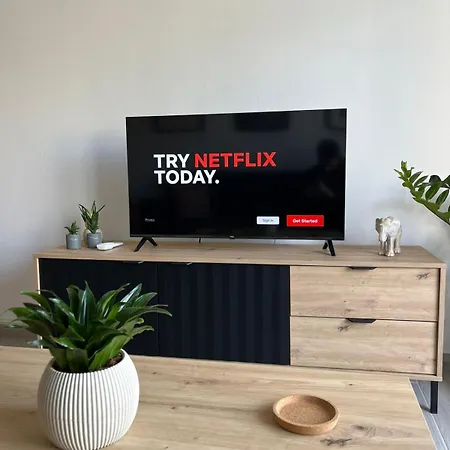 Unlock The Island - Local Insights For Your 아파트