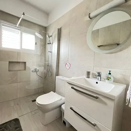 아파트 Unlock The Island - Local Insights For Your