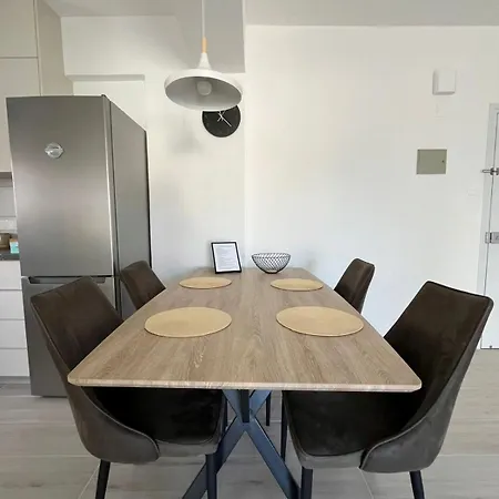 Unlock The Island - Local Insights For Your 아파트 *