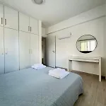 Apartament Unlock The Island - Local Insights For Your *