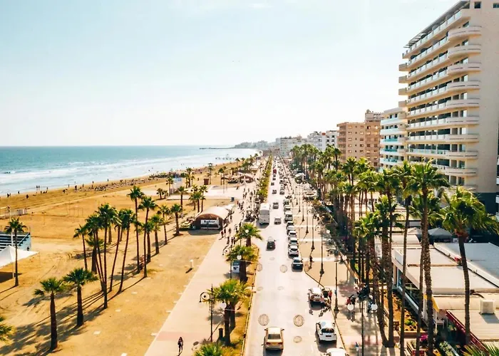 Apartmán Unlock The Island - Local Insights For Your Larnaca