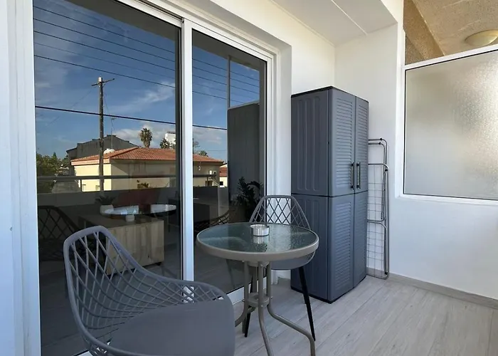 Unlock The Island - Local Insights For Your Apartmán Larnaca